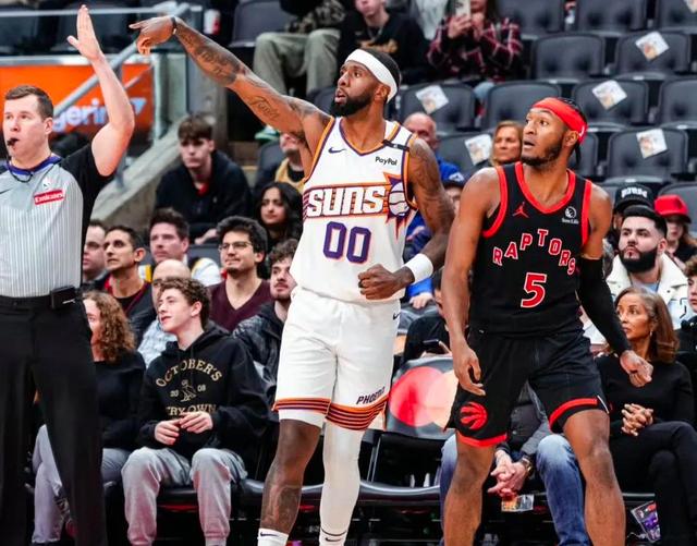 开云-赛前多伦多猛龙内部沟通集结日费城76人备战NBA季后赛之后，菲尼克斯太阳赛后单刀错失的简单介绍